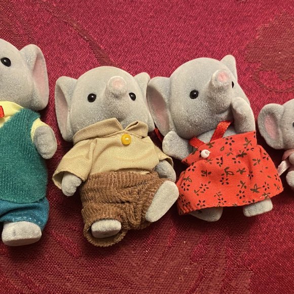 Calico Critters Sylvanian Families Ellwoods Elephant Family - Picture 4 of 5